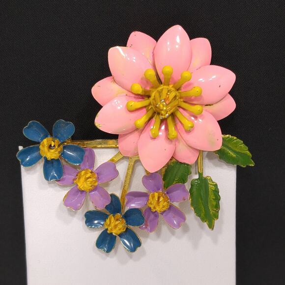 Vintage Enamel Floral Brooch, Pink Blue Lavender Gold, 1960s Jewelry - Picture 3 of 10